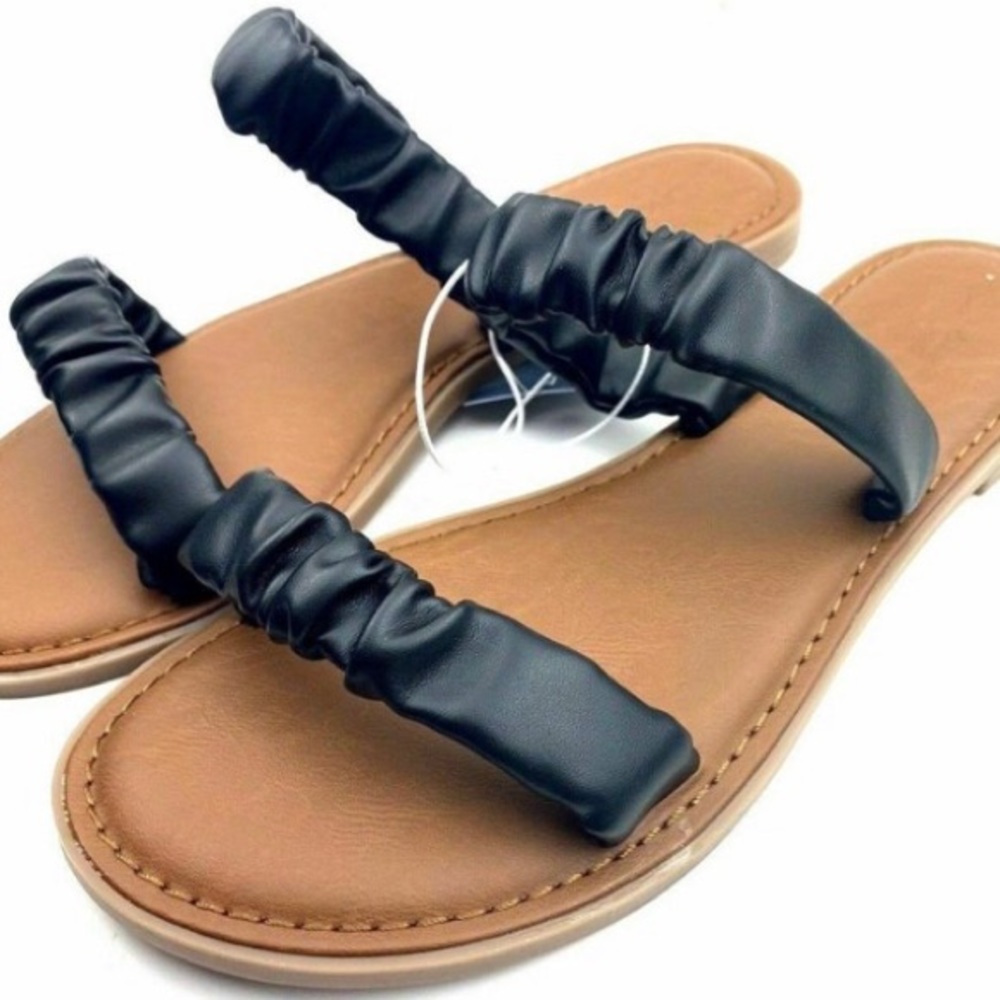 ✨NWT✨ Two Band Scrunched Sandals In Black